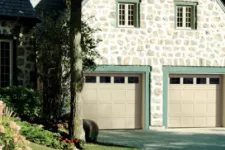Tips for choosing a traditional garage door design